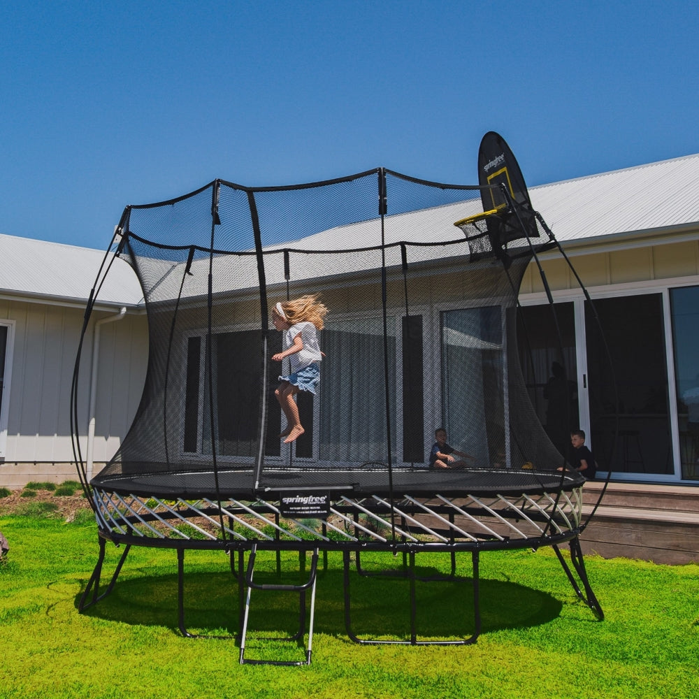 Springfree Medium Oval Trampoline with Enclosure