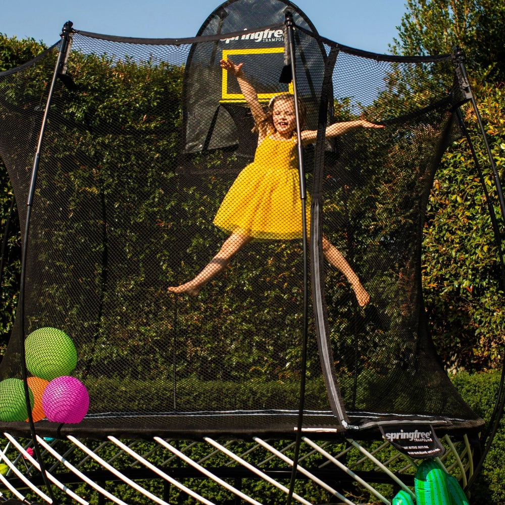 Springfree Compact Round Trampoline With Enclosure